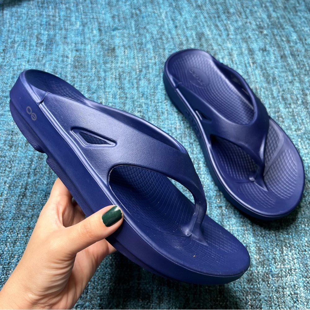 Oofos OOriginal Sandal Flip Flops in Navy Blue Men's Size 10 Recovery Shoes